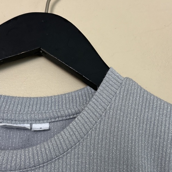 GAP - ribbed silver shine & ruffle longsleeve Medium - p2p is 18". - Picture 5 of 8